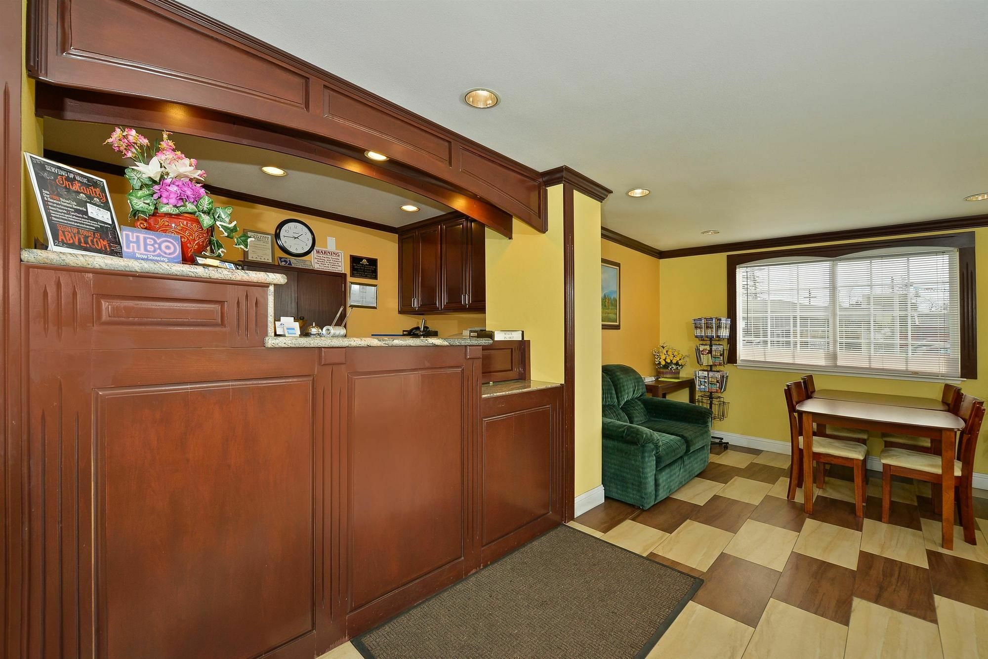 Americas Deluxe Inn- Marysville Exteriör bild